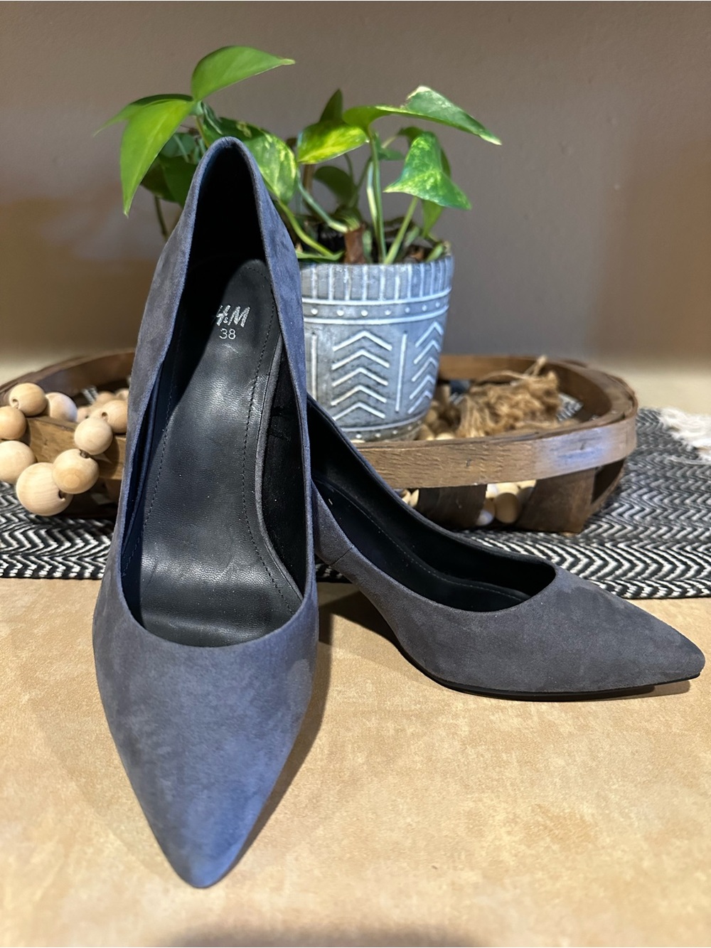 H&M Pointed Toe Suede Pumps in Charcoal